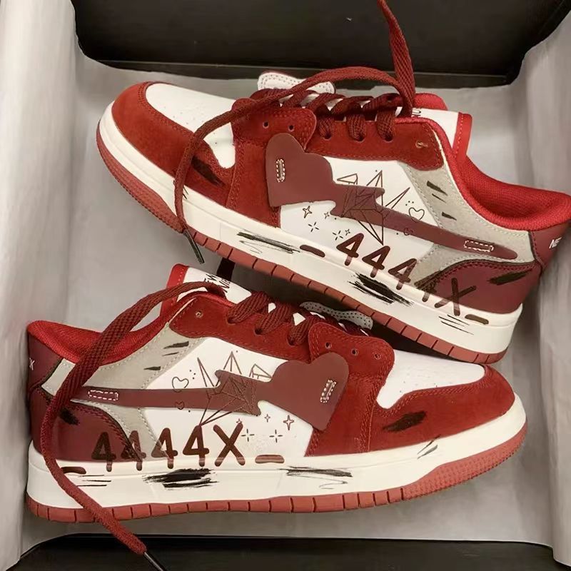 Damen Sneakers mit einzigartiger Herz-Applikation und modischem Detail