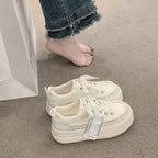 Damen Plateausneaker mit modischen Designelementen und komfortabler Dämpfung