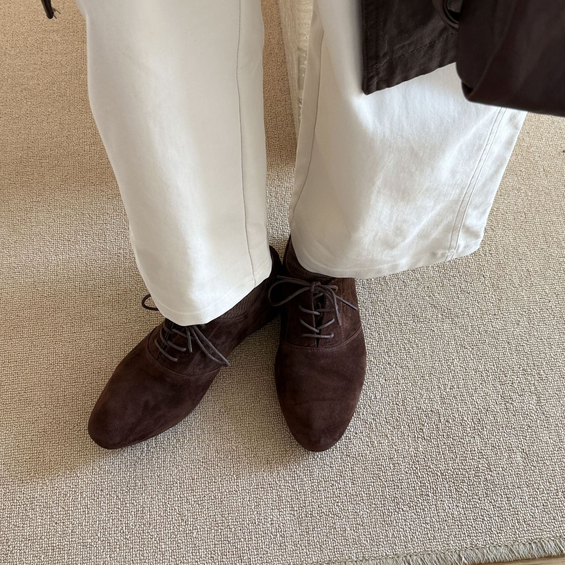 Damen Klassische Schnürschuhe aus hochwertigem Wildleder mit eleganter Silhouette