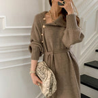 Damen Strickkleid mit Rollkragen und eleganten Knopfdetails