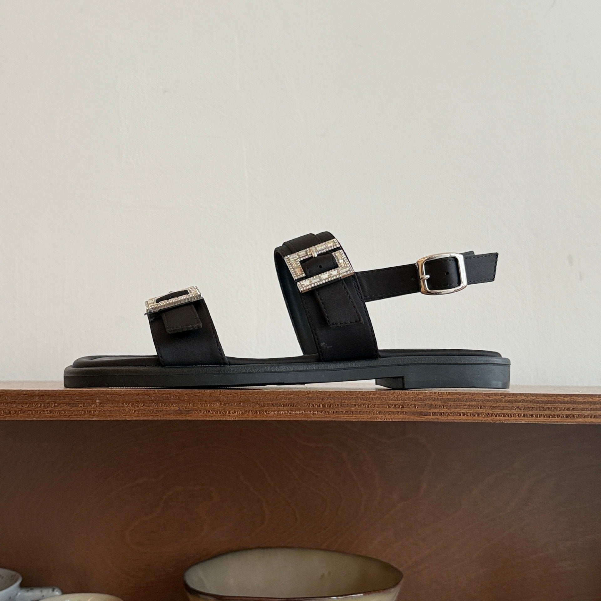Damen modische Zehentrenner-Sandalen mit eleganten, verstellbaren Riemen und glitzernden Schnallen