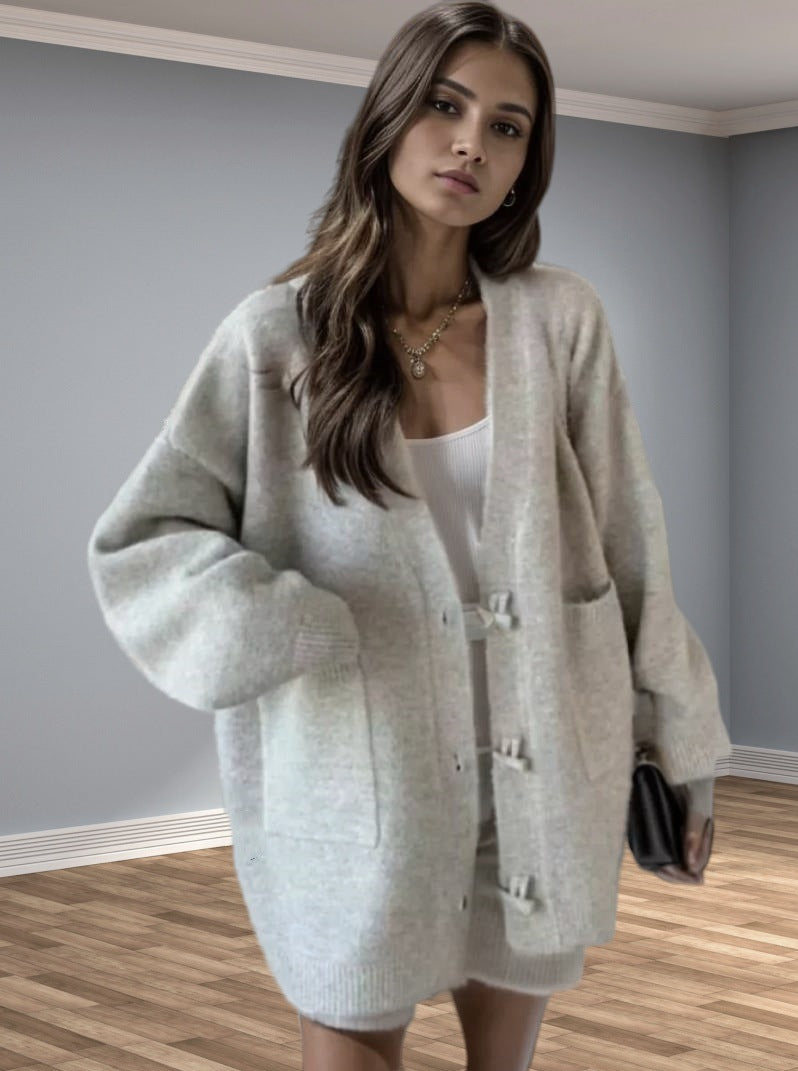 Damen gemütlicher Knitwear Cardigan mit großen Taschen und hochwertigen Knopfdetails R&B