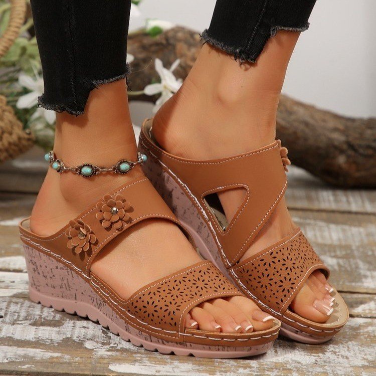 Damen Komfortable Sandalen mit floraler Perforation und ergonomischem Fußbett R&B