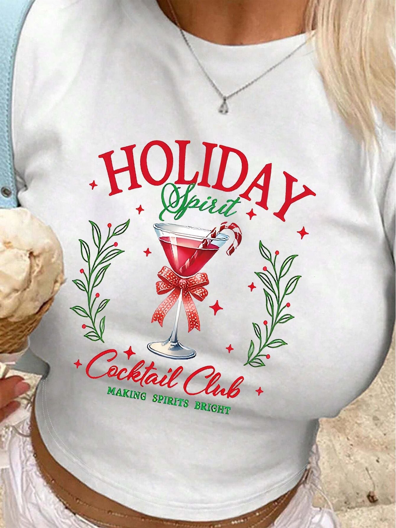 Damen Crop-Top mit kreativen Cocktail-Motiv und festlichem Aufdruck R&B