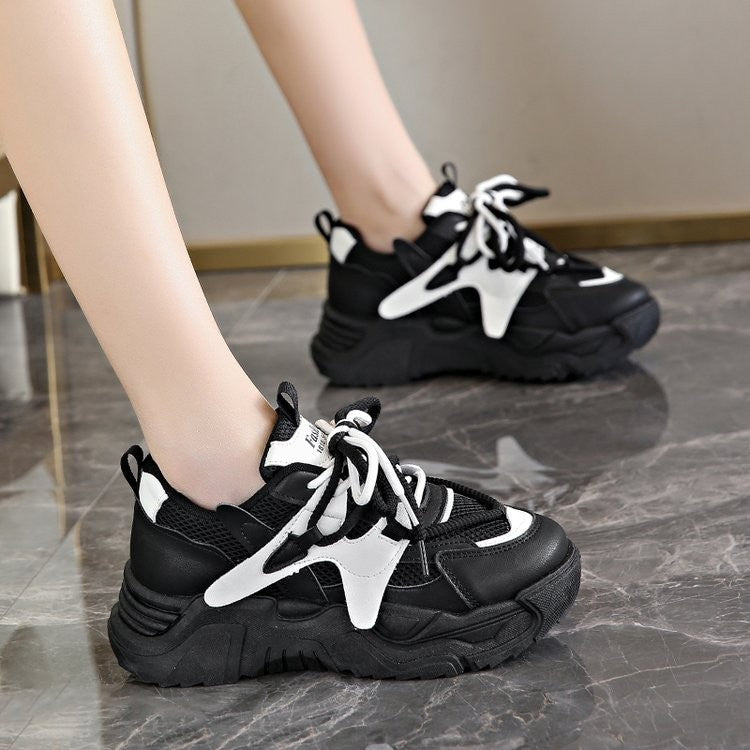 Damen Sportliche Chunky Sneaker mit atmungsaktiven Netzdetails und dämpfender Sohle