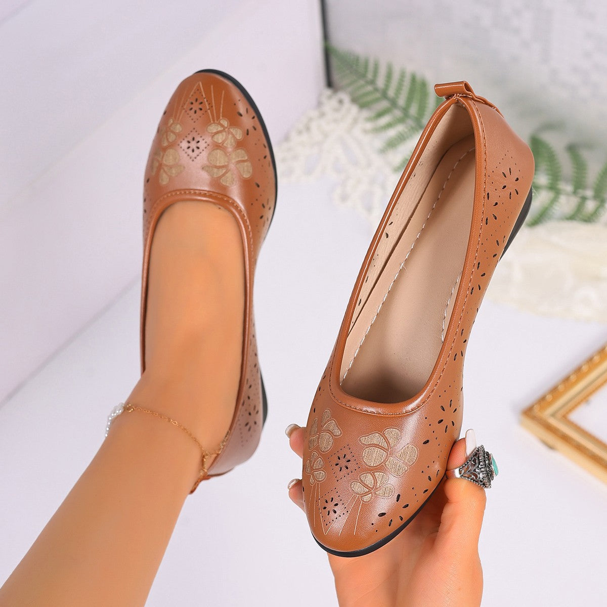 Damen Ballerinas mit eleganter Lochmuster-Applikation und rutschfester Sohle R&B