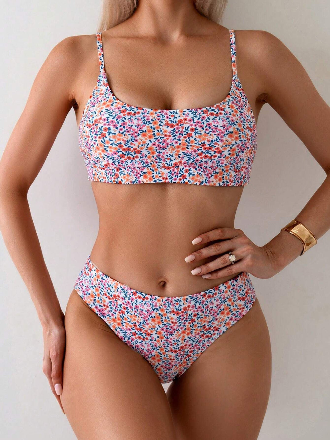 Damen hochgeschnittener Bikini mit floralen Mustern R&B
