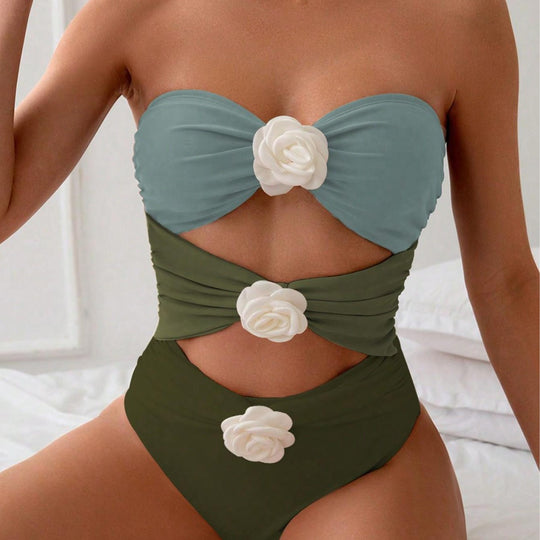 Damen Bandeau-Badeanzug mit eleganten Rüschen und floralen Akzenten R&B