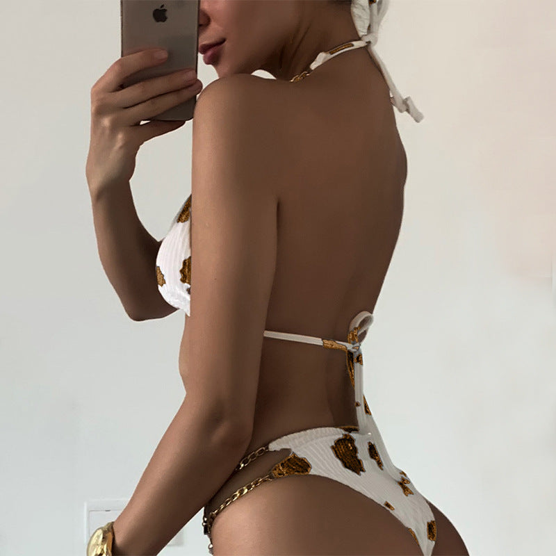 Damen Triangel-Bikini mit luxuriösen Kettenakzenten und modischem Kuhmuster