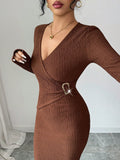 Damen nan tailliertes Wickelkleid mit V-Ausschnitt, strukturierter Knitteroptik und dekorativer Gürtelschließe R&B