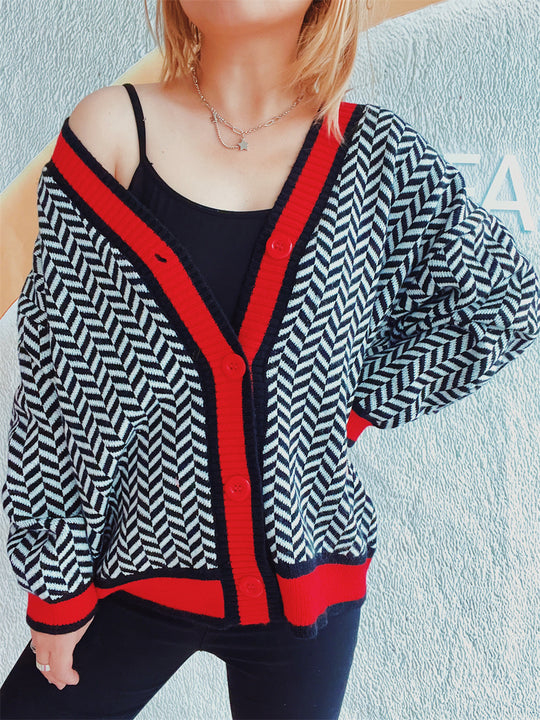 Damen Übergroße Strickjacke mit auffälligem Zickzackmuster und bunten Knöpfen R&B