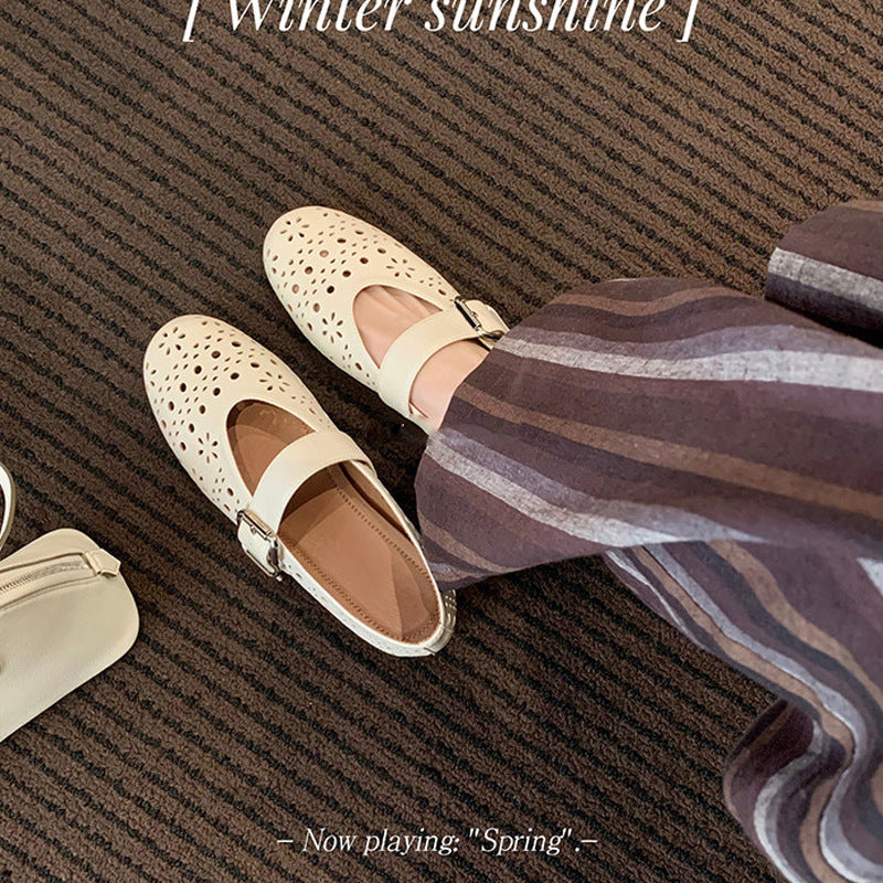 Damen Ballerinas mit floralen Lochmuster und verstellbarem Riemen R&B