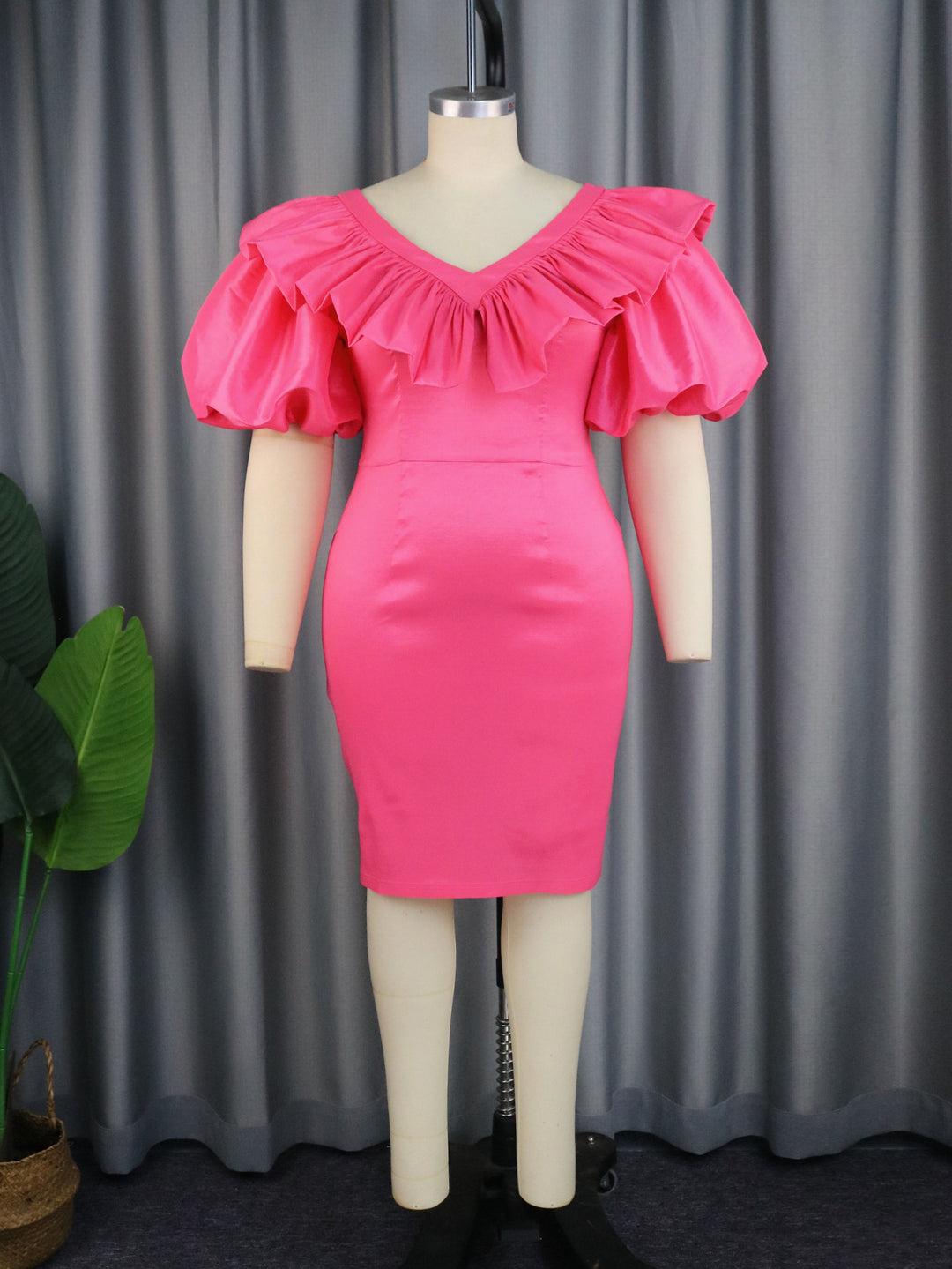 Damen figurbetontes Kleid mit voluminösen Rüschenärmeln R&B 1778622988