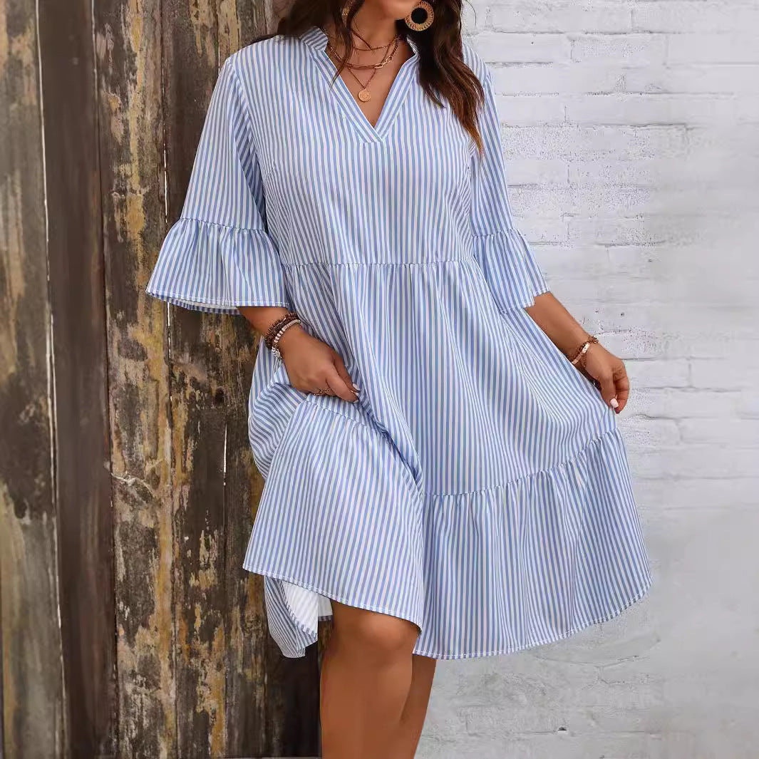 Damen gestreiftes Sommerkleid mit voluminösen Rüschensäulen und V-Ausschnitt R&B