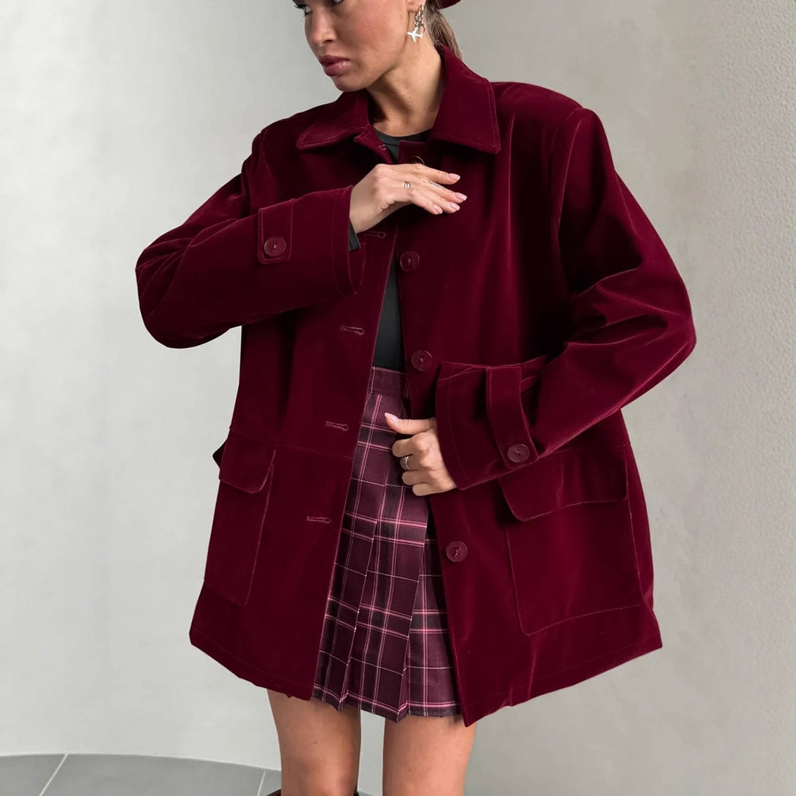 Damen Veloursjacke im modernen Oversized-Stil mit praktischen Taschen R&B