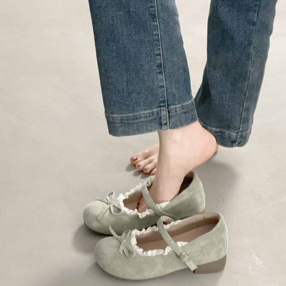 Damen Ballerinas mit eleganter Rüschenkante und praktischem Riemen R&B