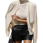 Damen Strickoberteil mit eleganter Knopfleiste und modernen Details R&B