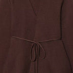 Damen Strickjacke mit eleganter Taillierung und V-Ausschnitt R&B