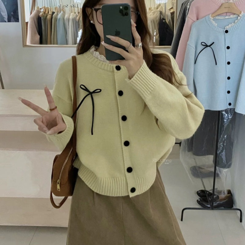 Damen Strickcardigan mit dekorativen Knöpfen und Schleifenakzent R&B