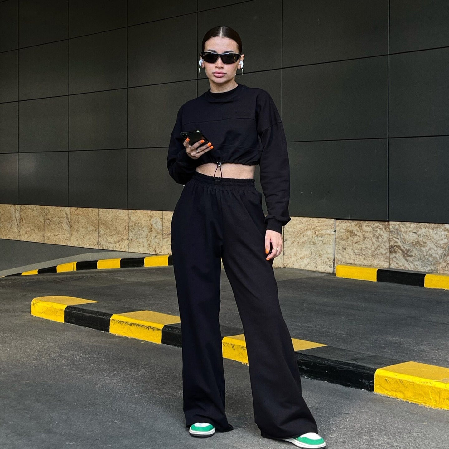 Damen trendiges Cropped Sweatshirt und weite Hose Set