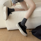 Damen Sneakers mit klassischer Schnürung und robustem Gummiboden