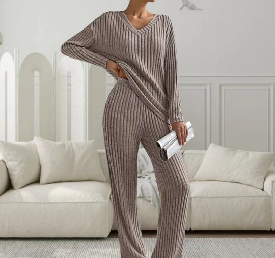 Damen Strickanzug mit modischem V-Ausschnitt und feinem Rippdesign R&B