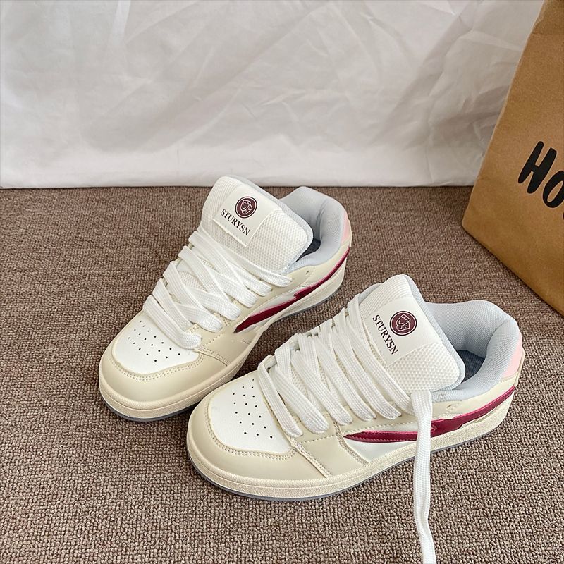 Damen Sneakers mit sportlichem Design und atmungsaktiver Obermaterialkombination