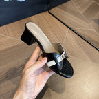 Damen Stilvolle Sandalen mit Blockabsatz und dekorativem Kettendetail R&B
