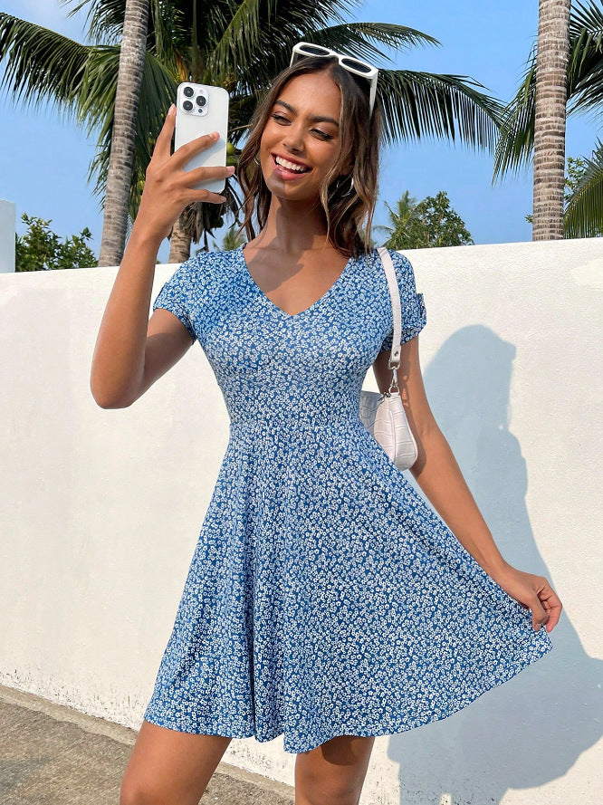 Damen Sommerliches Freizeitkleid mit floralen Mustern und schwingendem Rock R&B