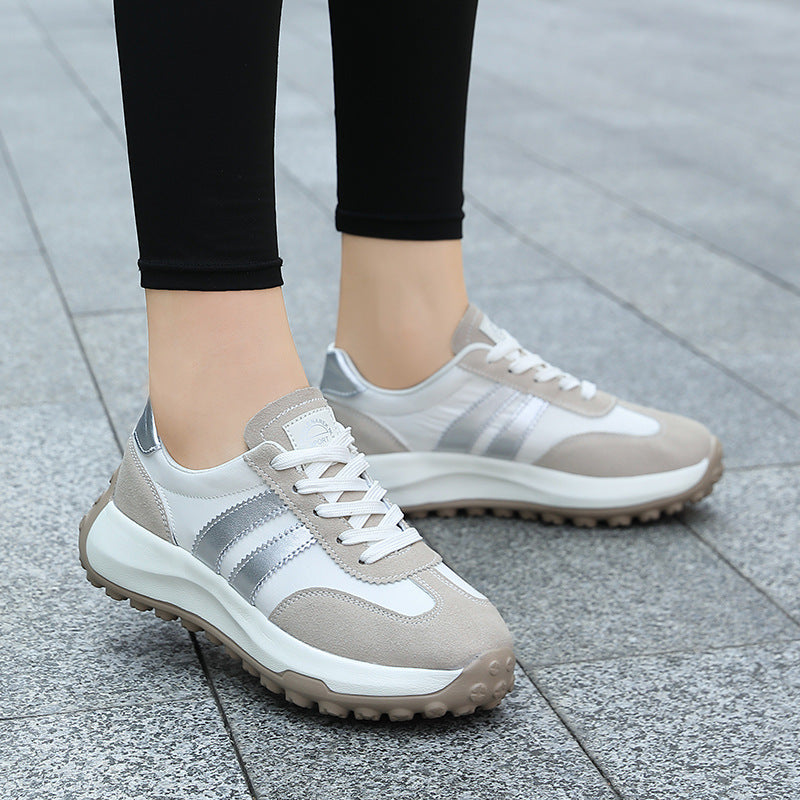 Damen nan retroorientierter City-Sneaker mit grobstolliger Laufsohle, gepolstertem Komfortfußbett und Wildlederbesatz R&B