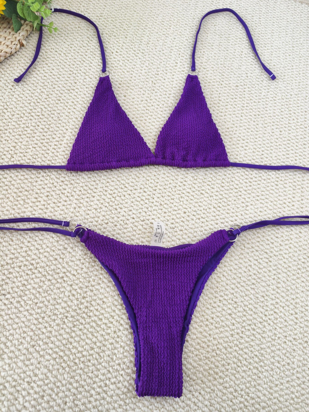 Damen Triangel-Bikini mit strukturiertem Gewebe und eleganten Ringverzierungen R&B