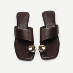 Damen elegante Zehentrenner-Sandalen mit geschwungenem Riemendesign und exklusivem Metallakzent R&B