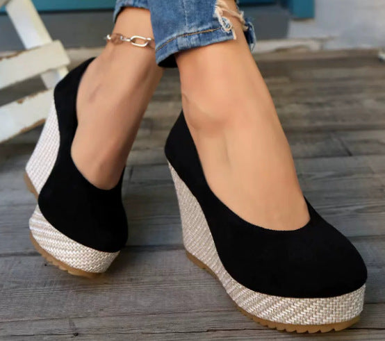 Damen Wedge-Sandaletten mit floralem Design und geschmackvollem Riemen R&B