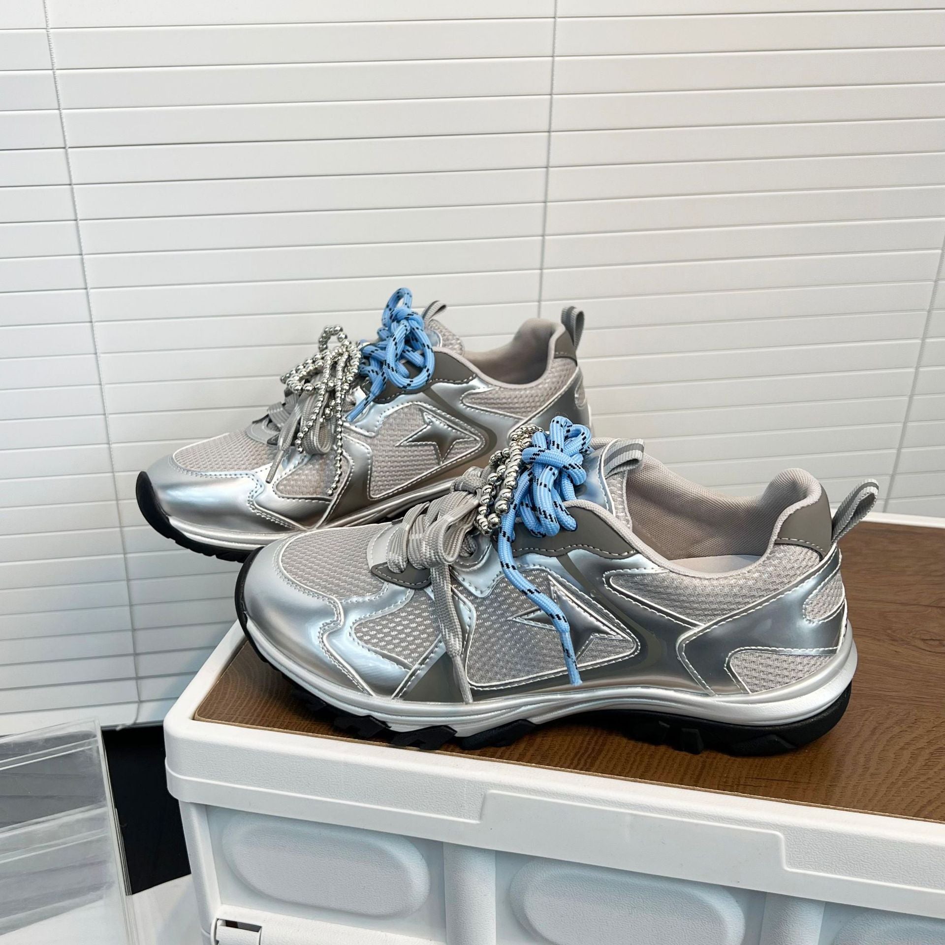 Damen Sportliche Sneakers mit einzigartiger Schnürung und modischen Akzenten R&B