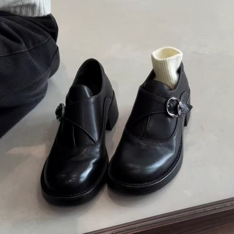 Damen schwarze Ankle Boots mit modischem Schnallenakzent und eleganter Absatzhöhe