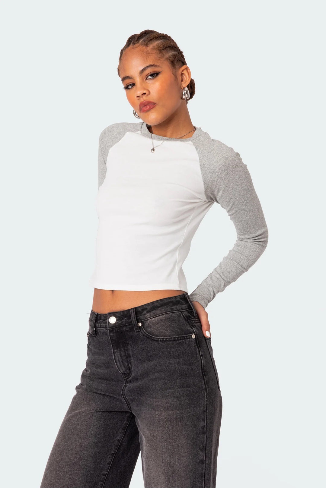 Damen Langarmshirt mit Kontrastärmeln und figurbetontem Schnitt R&B