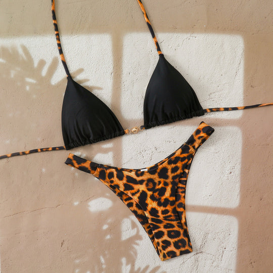 Damen Triangel-Bikini mit modernen Schnittdetails und großflächigen Polka Dots R&B