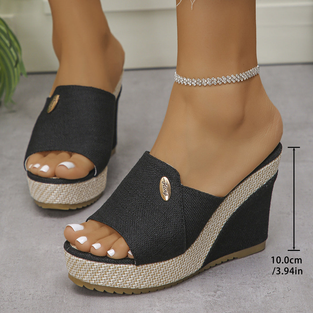 Damen Wedge-Sandalen mit elegantem geflochtenem Design und goldenem Schmuckdetail R&B