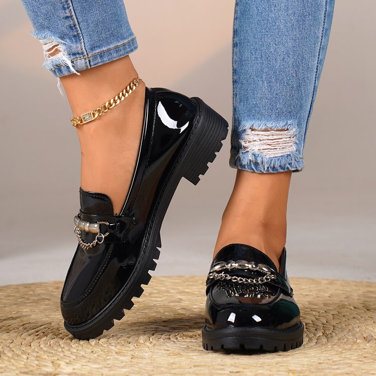 Damen Mokassins mit schimmerndem Lackfinish und eleganter Kettenapplikation R&B