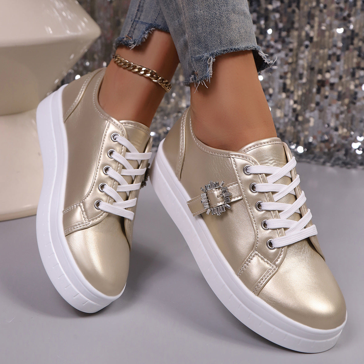 Damen modische Sneaker mit dekorativem Anhänger und bequemem Geleinlage R&B