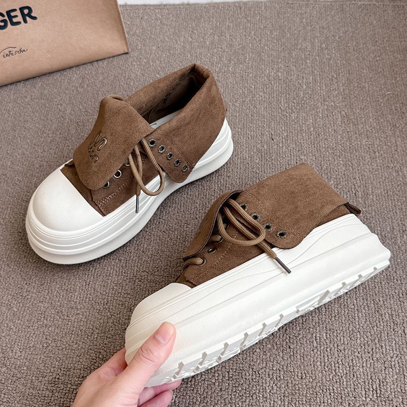 Damen Hochformat Sneakers mit modischem Veloursleder und robustem Plateau