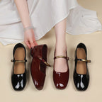 Damen Lackleder Ballerinas mit verstellbarem Riemen und goldener Schnalle R&B