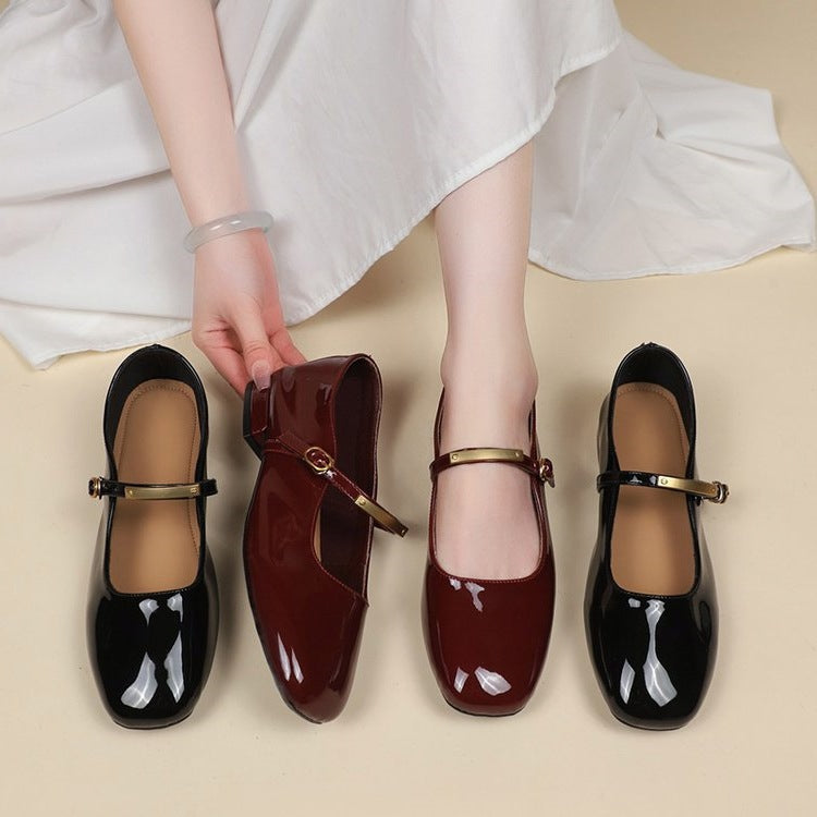 Damen Lackleder Ballerinas mit verstellbarem Riemen und goldener Schnalle R&B