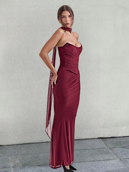 Damen Elegantes Figurbetontes Abendkleid mit Raffiniertem Drapé und Halsschmuck R&B