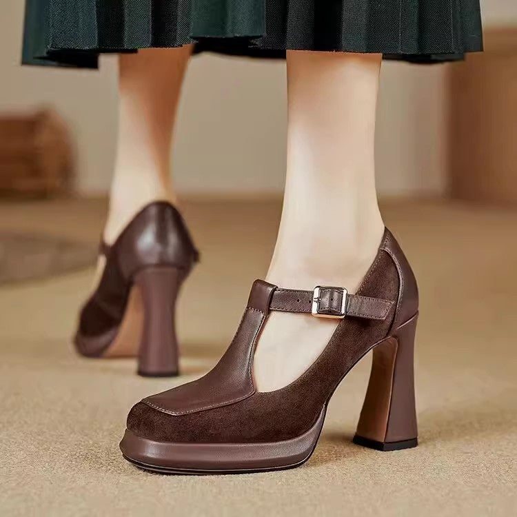 Damen Pumps mit einzigartigem Riemchen-Design und modischem Blockabsatz