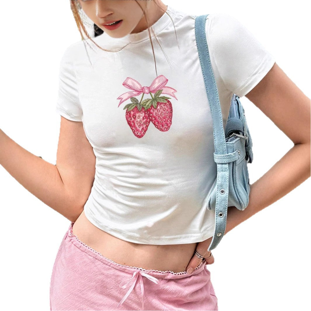 Damen Crop-T-Shirt mit verspieltem Erdbeer-Motiv und elegantem Halsabschluss R&B