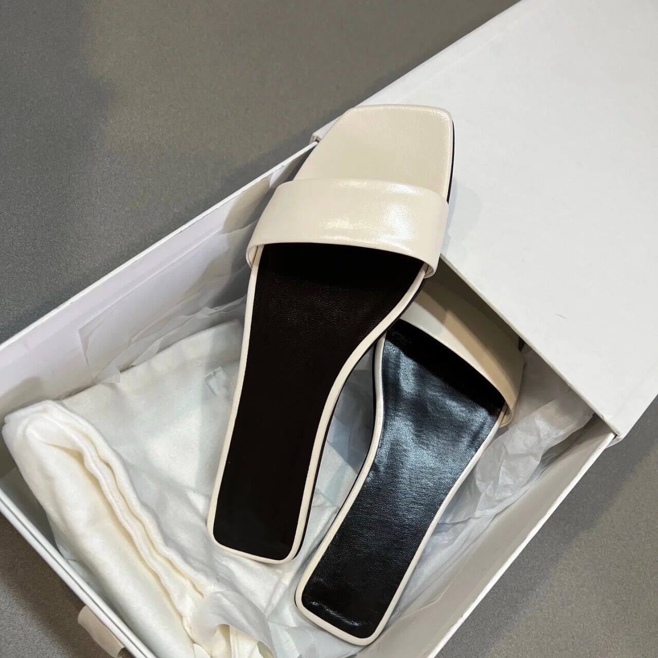 Damen Elegante Slipper mit breitem Riemendesign R&B