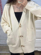 Damen gemütlicher Knitwear Cardigan mit großen Taschen und hochwertigen Knopfdetails R&B