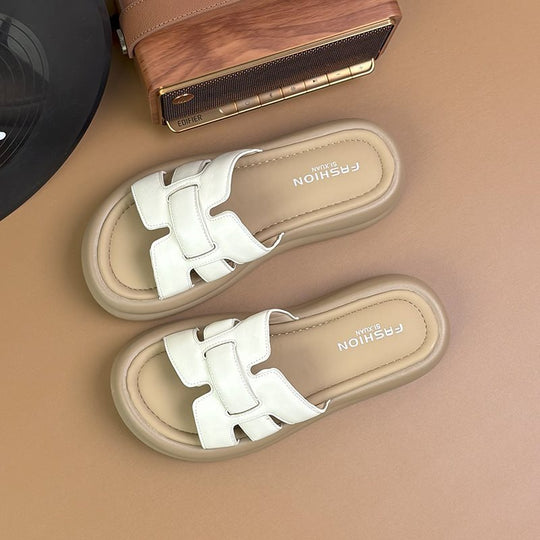 Damen Slide-Sandalen mit glänzendem Riemen und komfortabler Sohle R&B