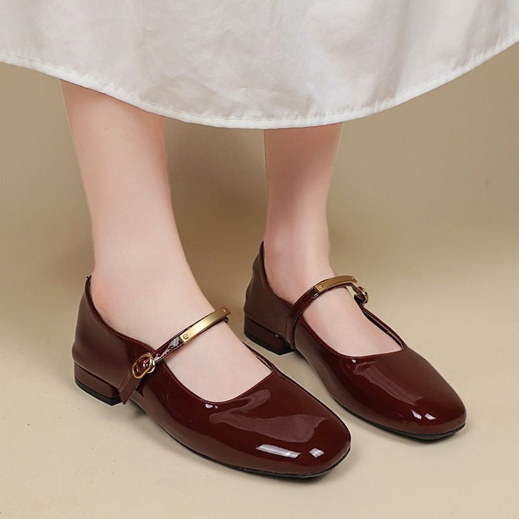 Damen Lackleder Ballerinas mit verstellbarem Riemen und goldener Schnalle R&B